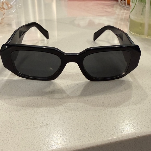 Prada sunglasses - Picture 8 of 11